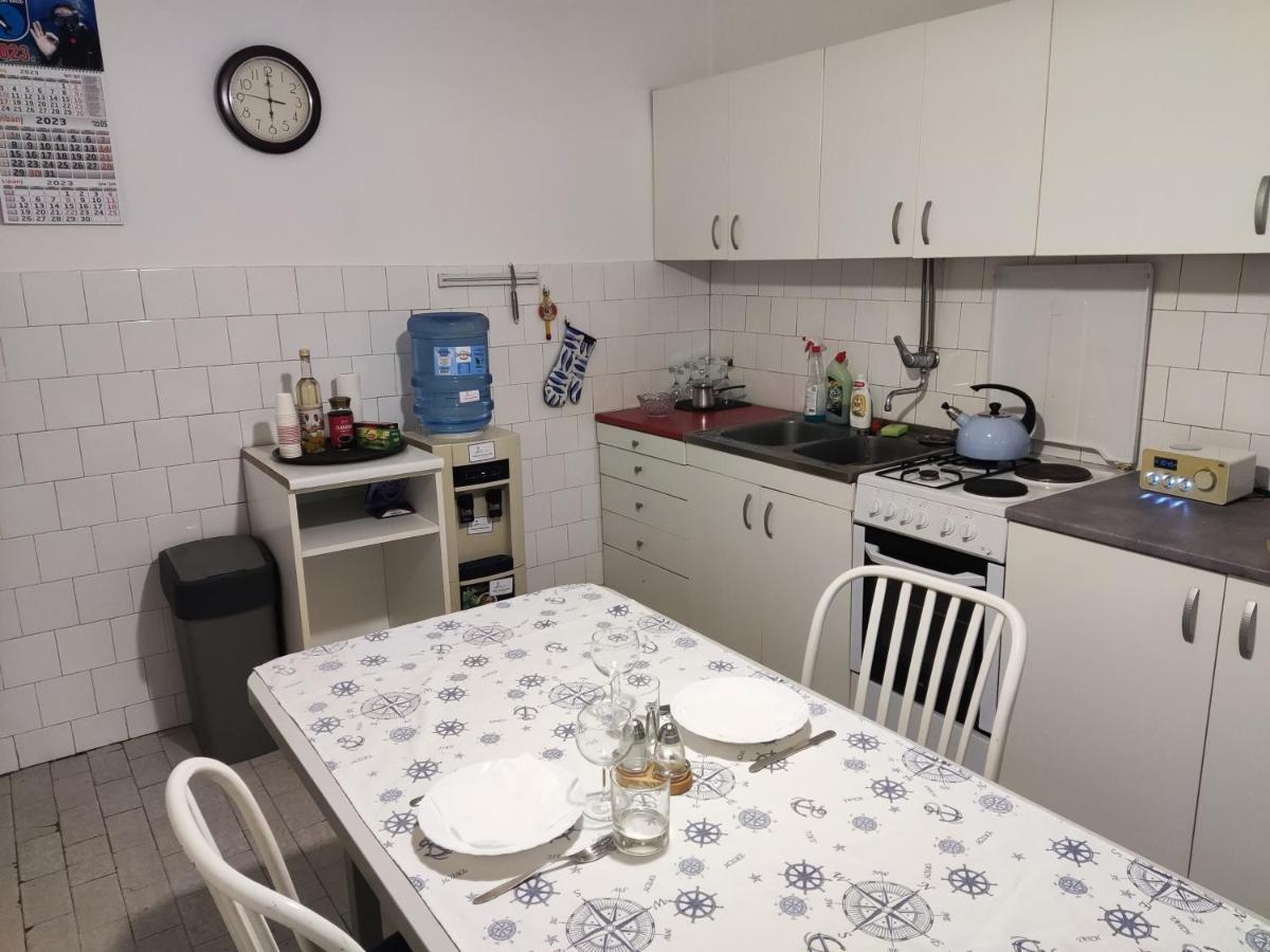 Vintage Apartment In The Center Of โนวีซาด ภายนอก รูปภาพ